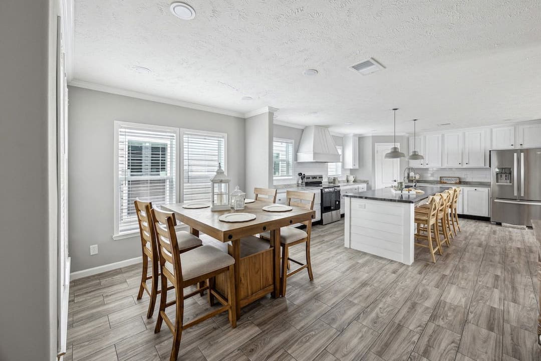 The achilles interior home features