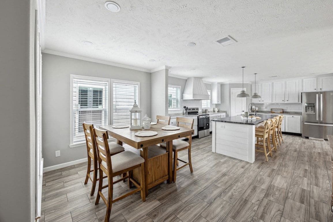 The achilles interior home features