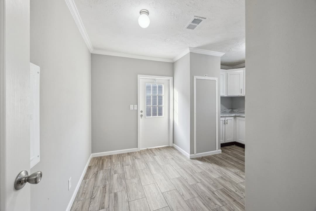 Md-43-32 interior home features