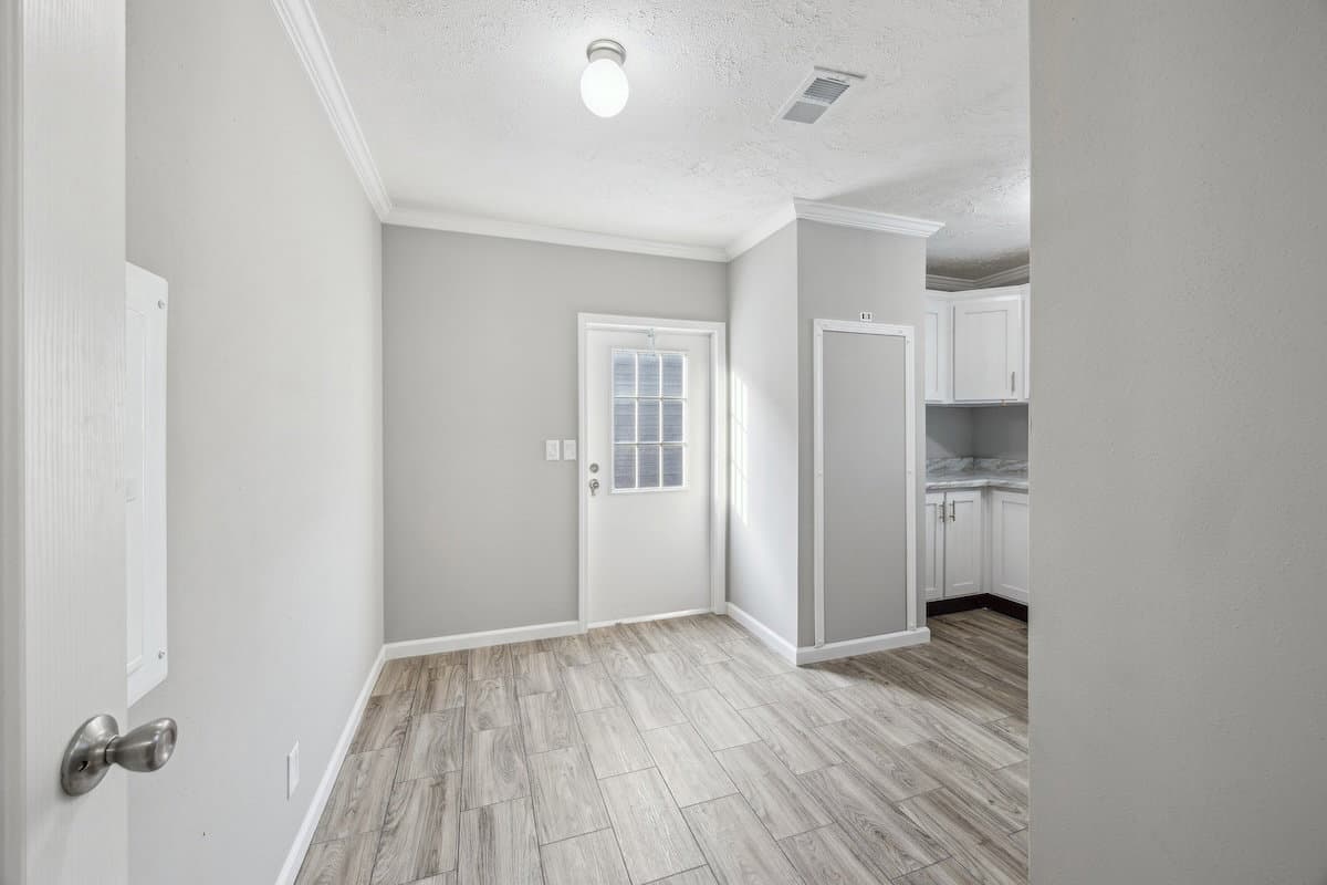 Md-43-32 interior home features