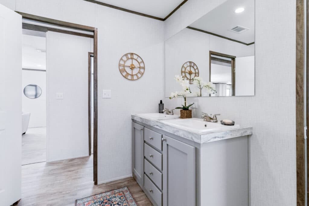 Big papa bathroom home features