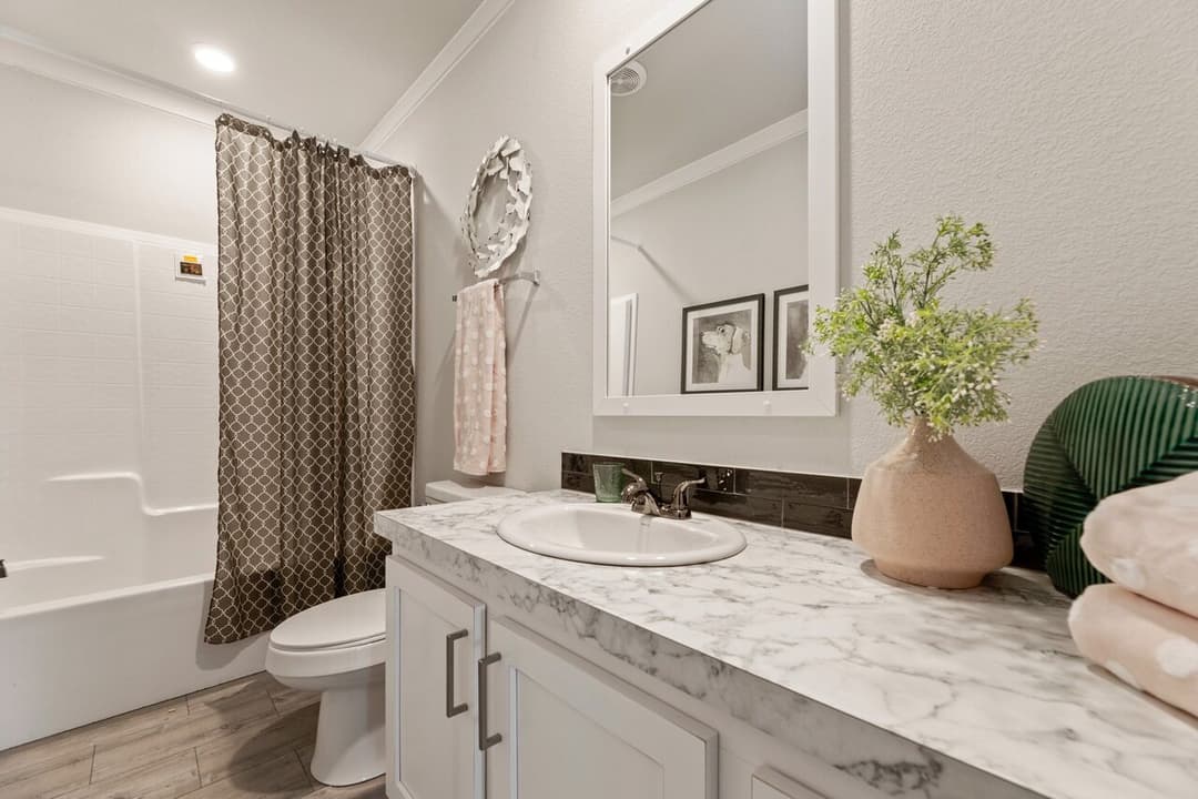 Urban value 32563a bathroom home features