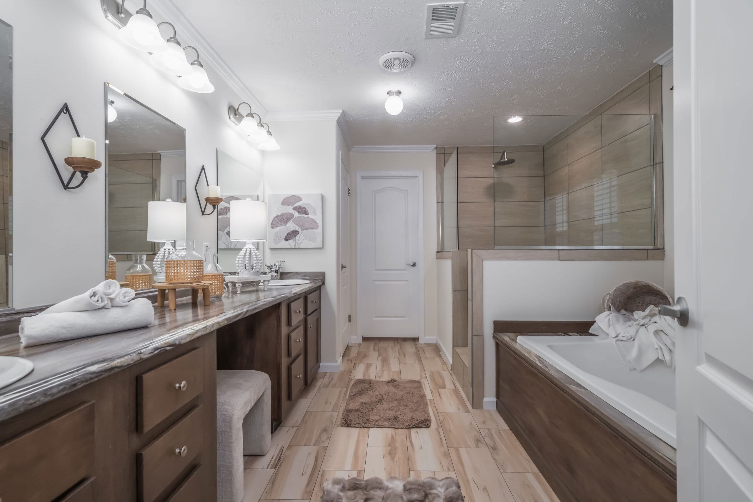 Kb-3249 bathroom home features