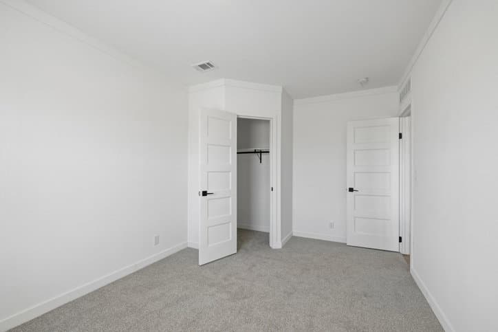 Luxe haven 32724a bedroom home features