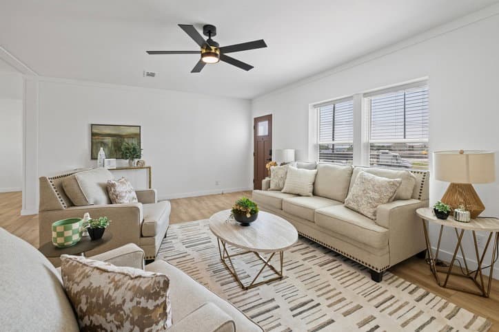 Luxe haven 32724a interior home features
