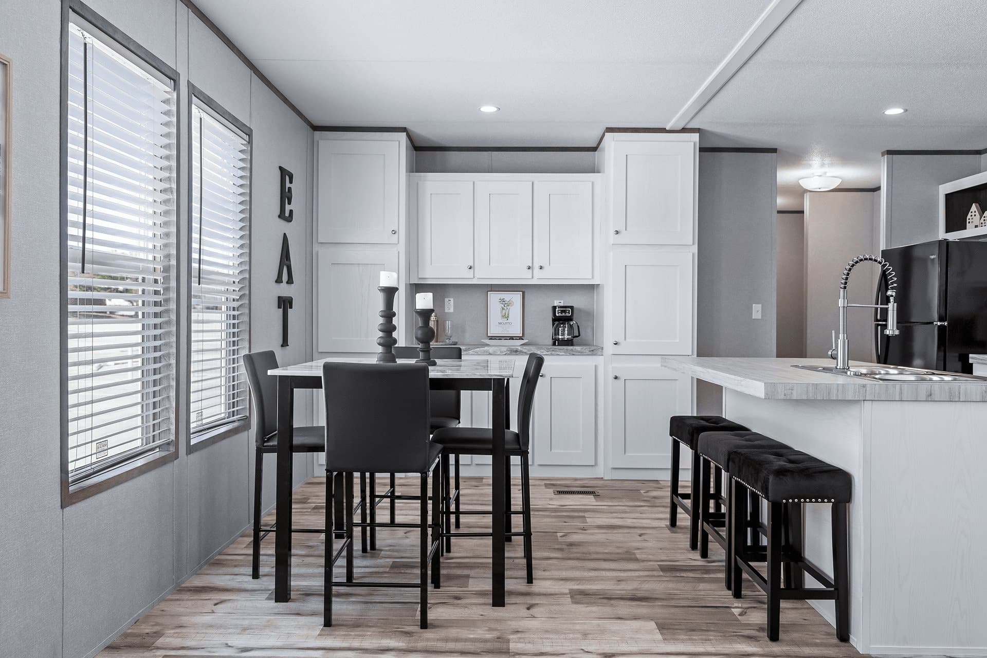 The cuatro 18x76 interior home features