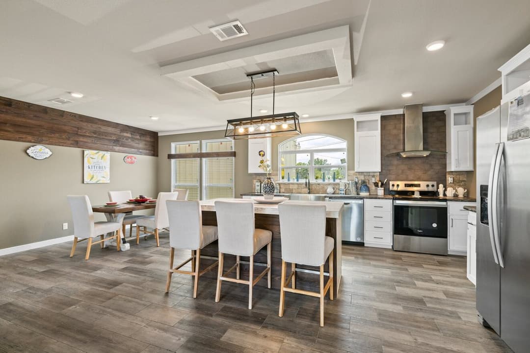 El rancho kitchen home features