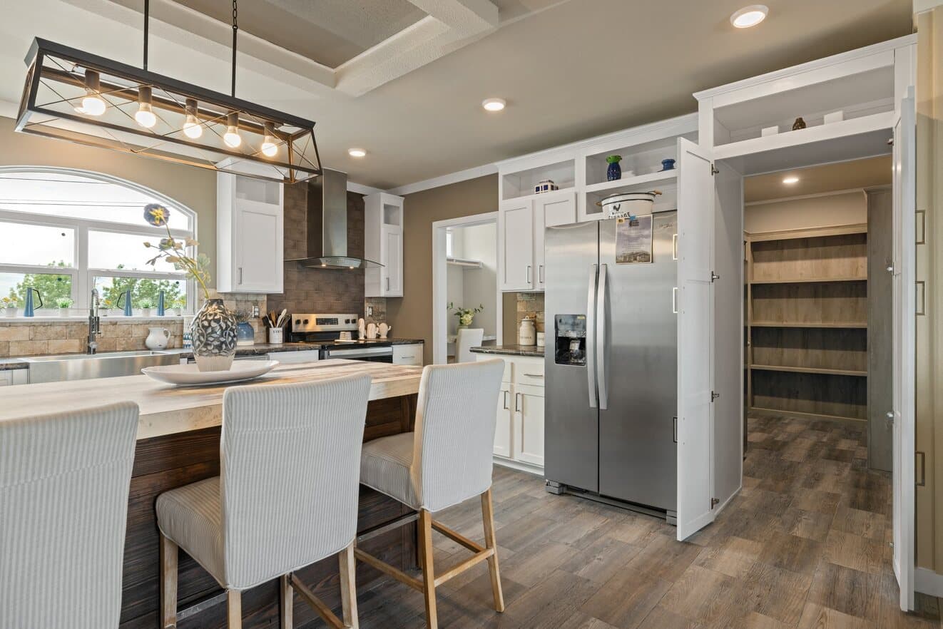 El rancho kitchen home features