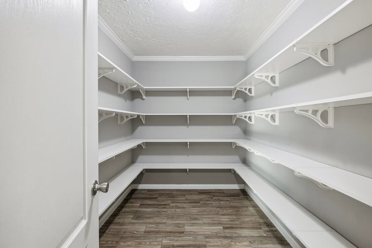 Md-43-32 interior home features