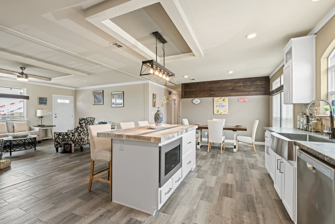 El rancho kitchen home features