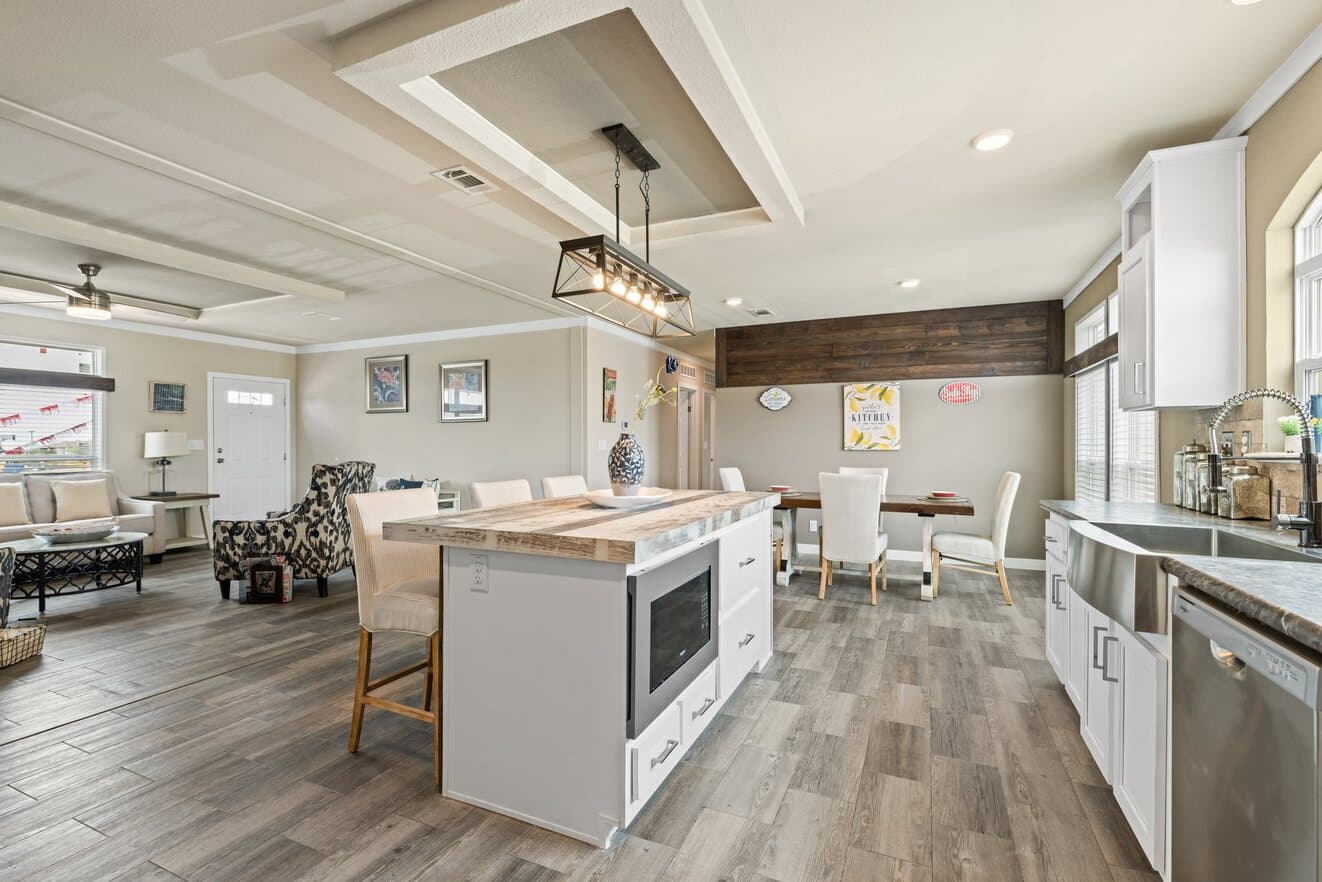 El rancho kitchen home features