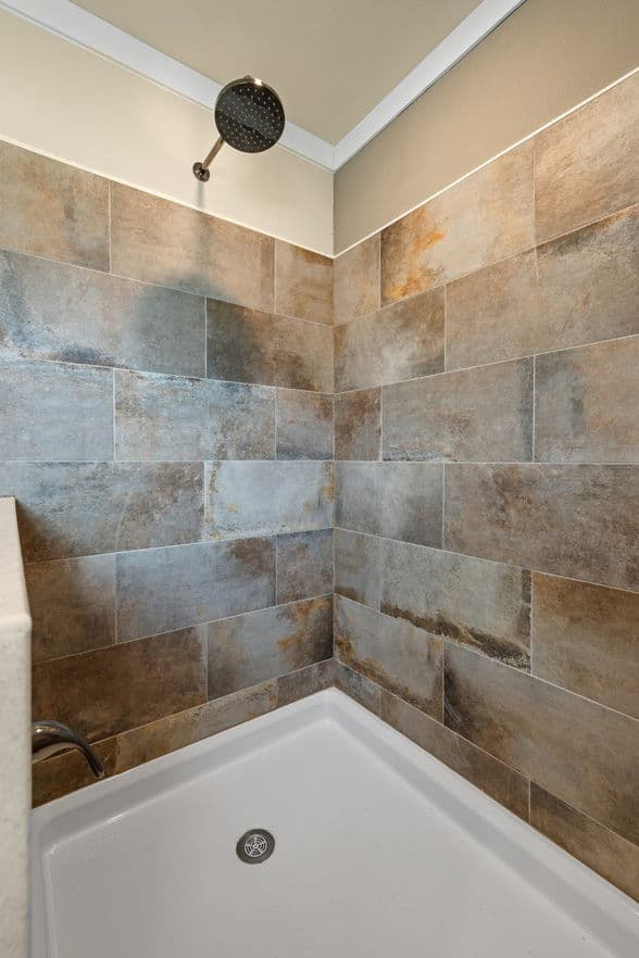 El rancho bathroom home features