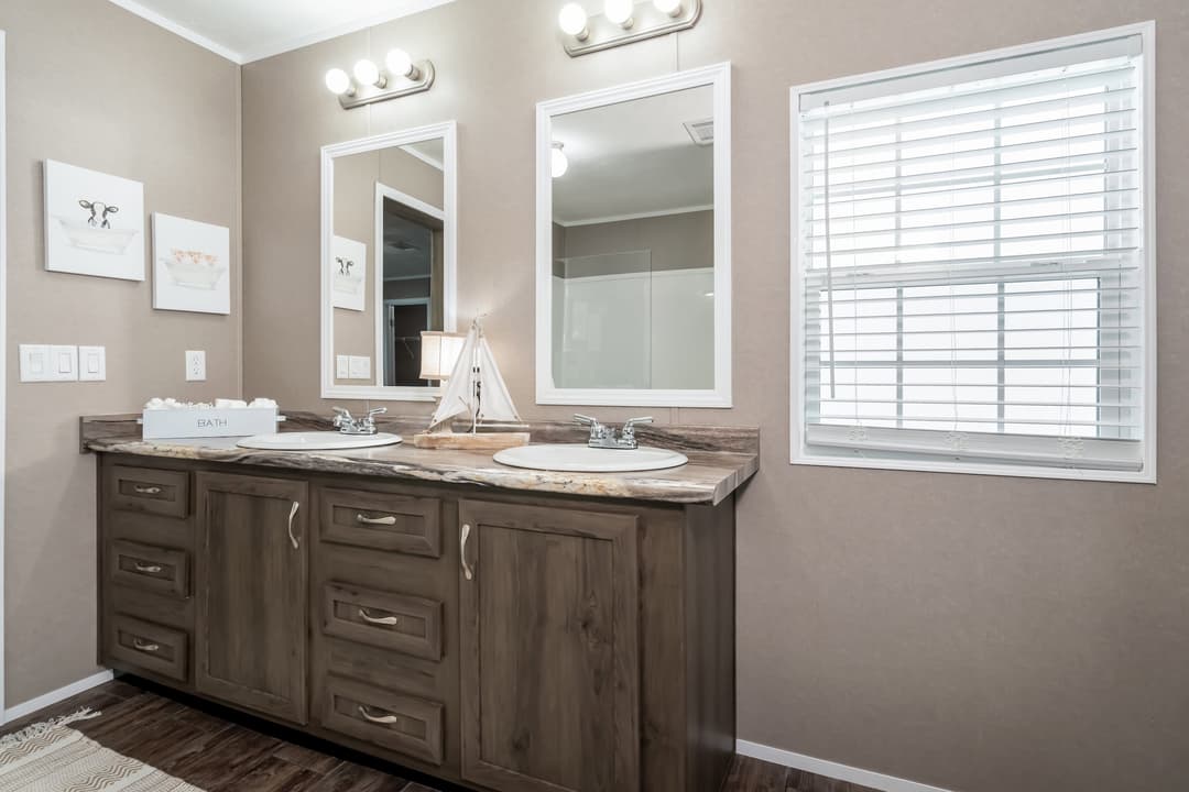 Md-44-32 bathroom home features