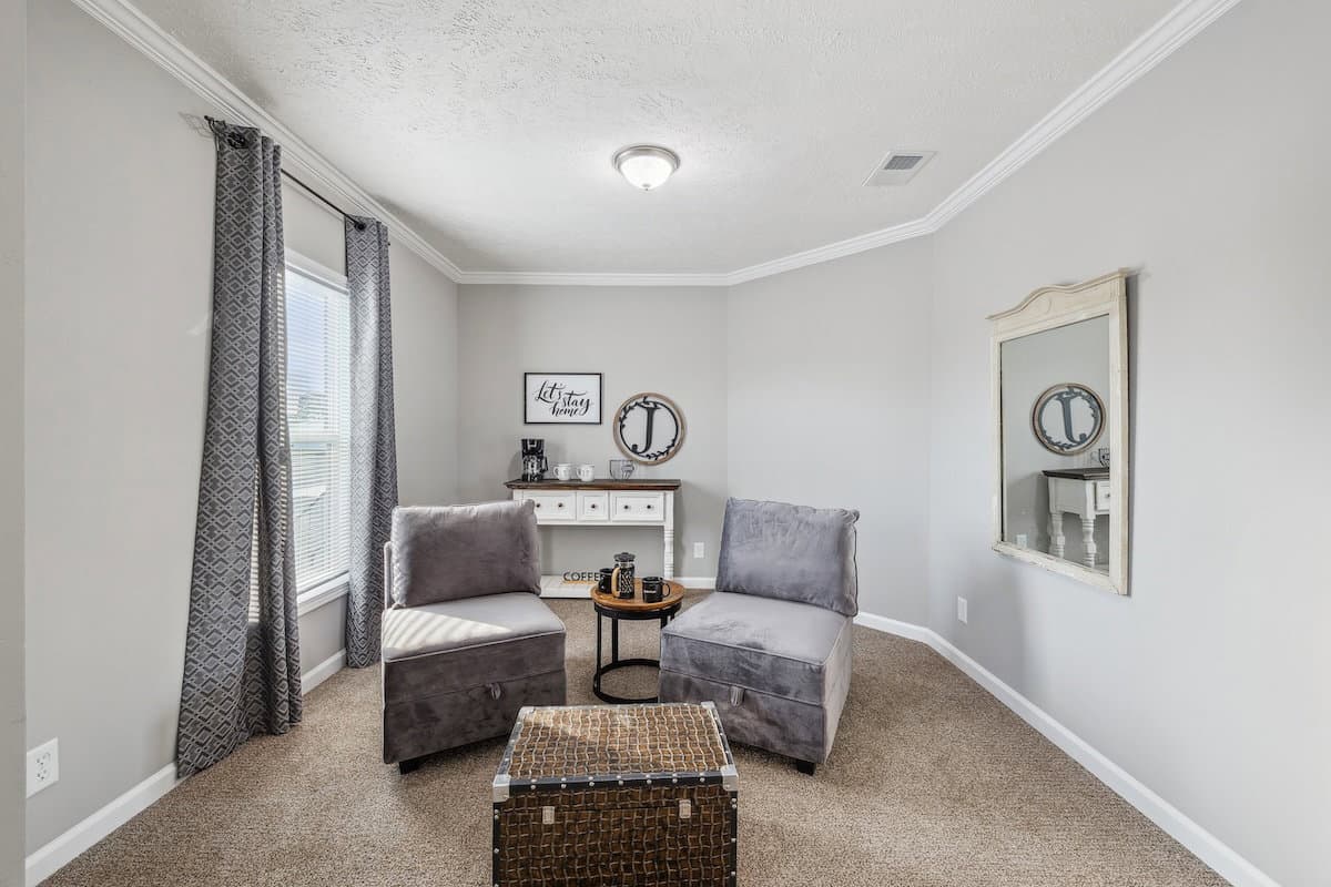 Md-43-32 bedroom home features