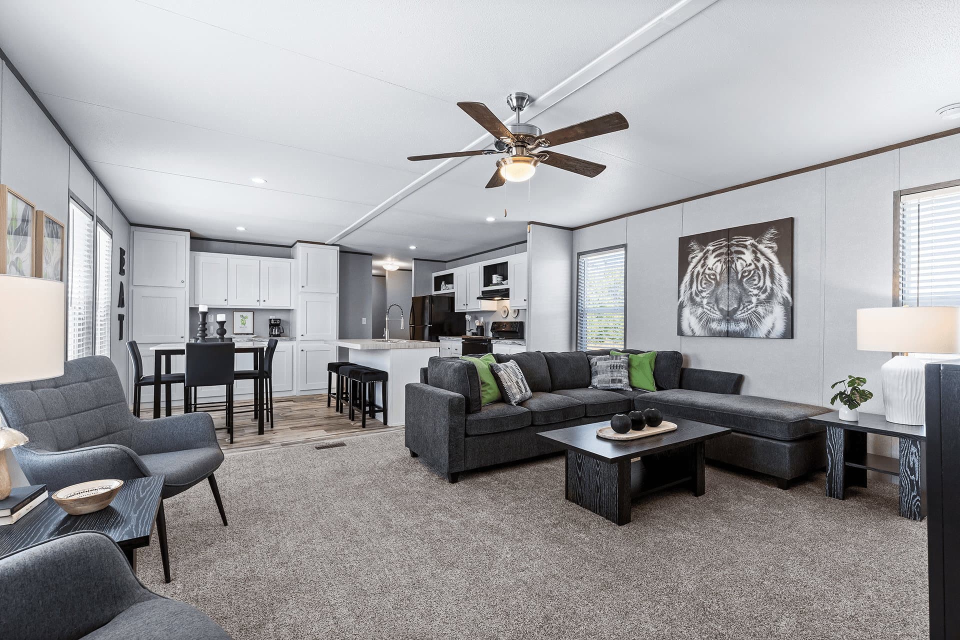 The cuatro 18x76 interior home features