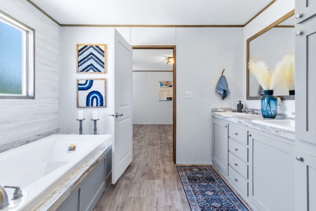 Big papa bathroom home features