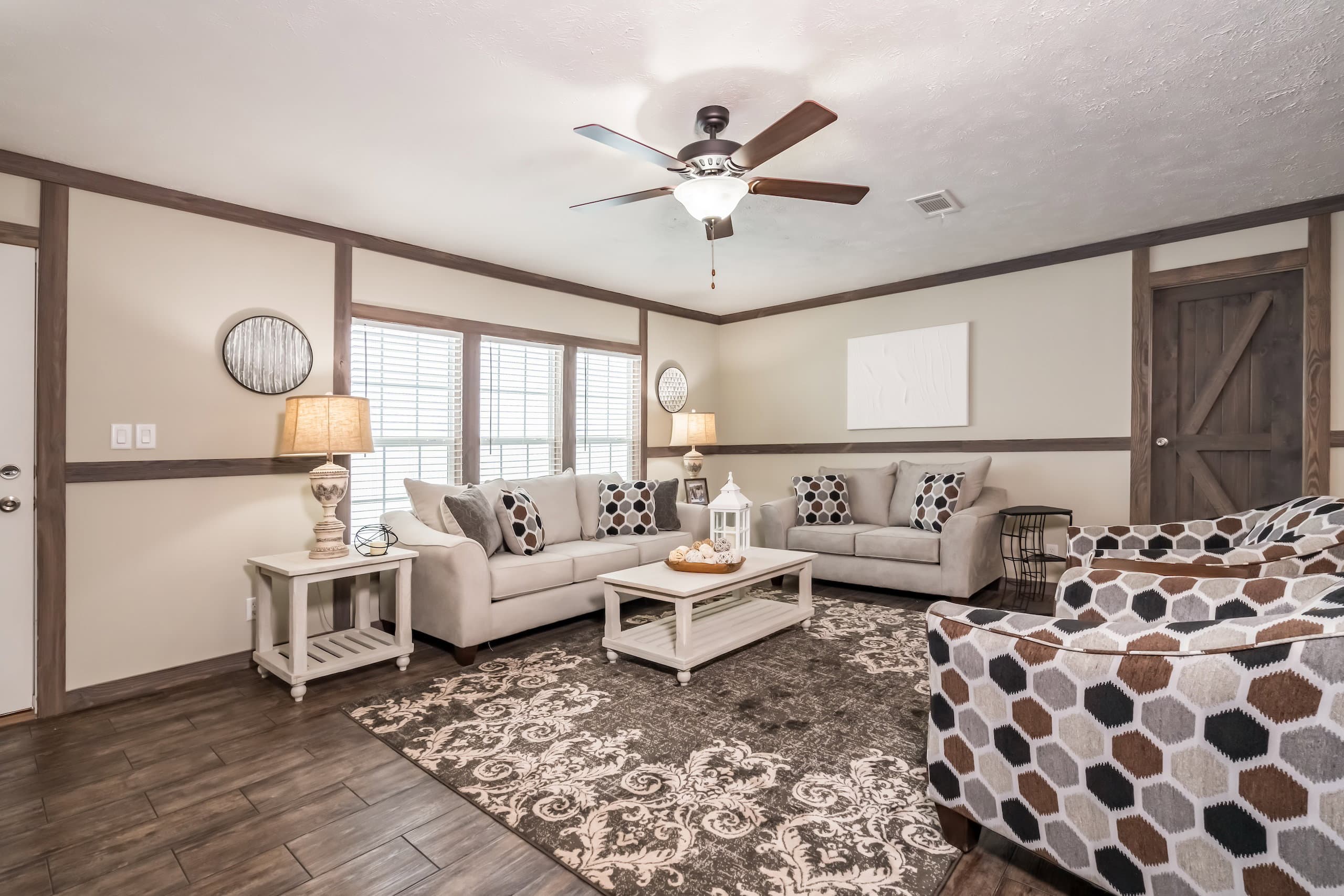 Md-44-32 interior home features