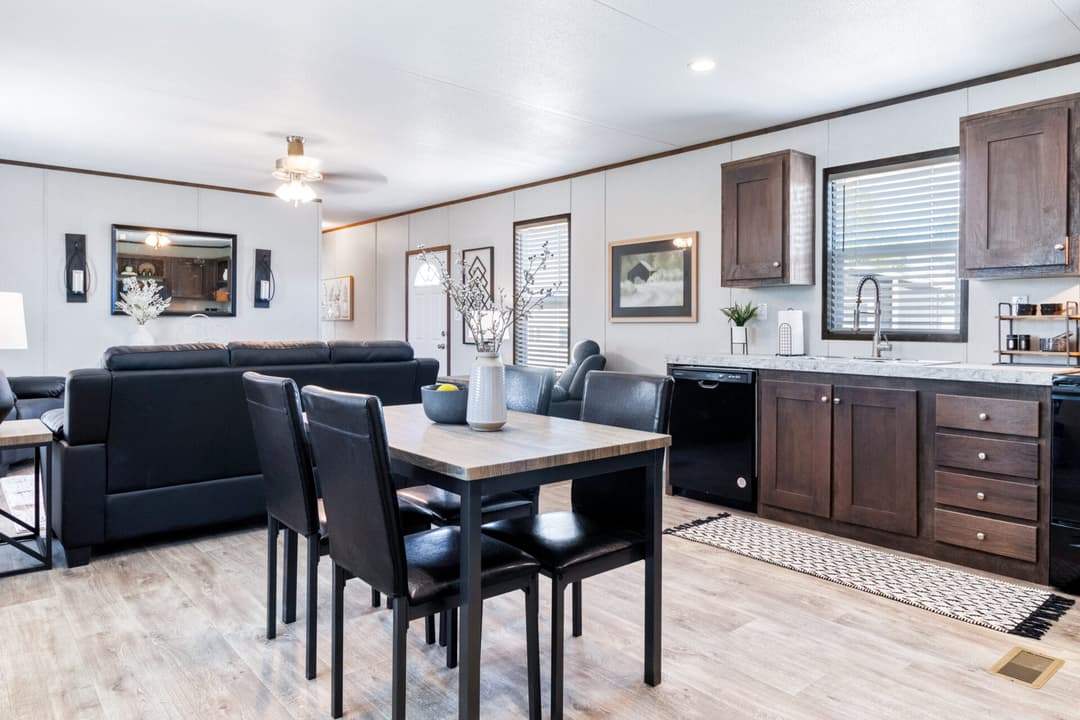 Tropic singlewide interior home features