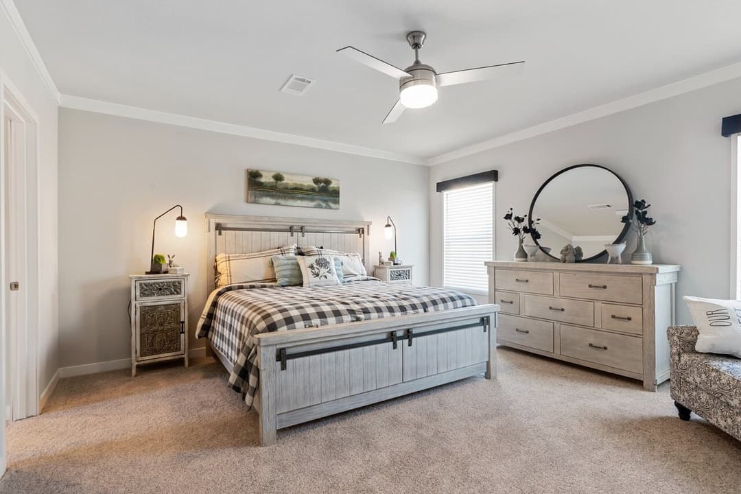 Urban value 32563a bedroom home features