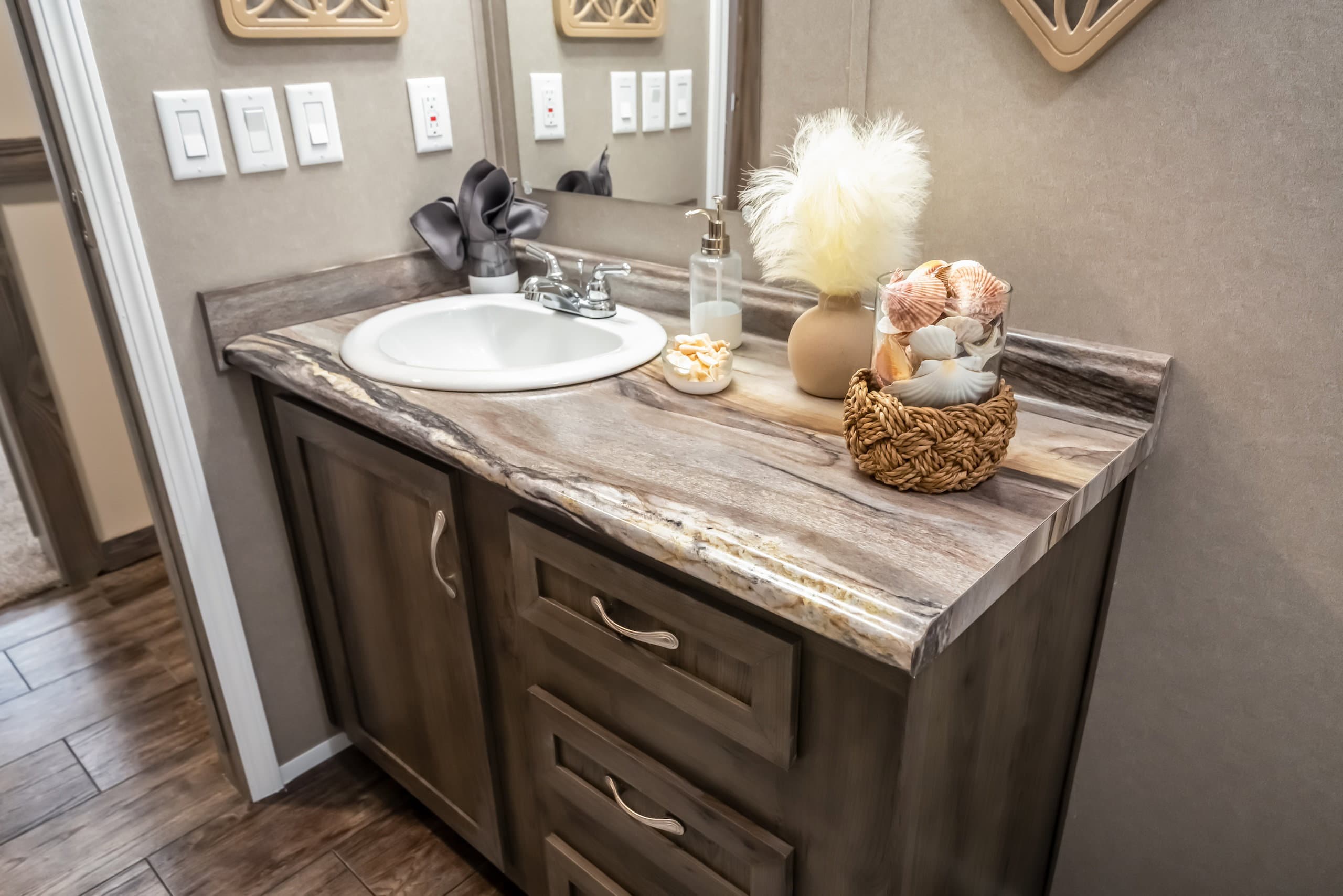 Md-44-32 bathroom home features