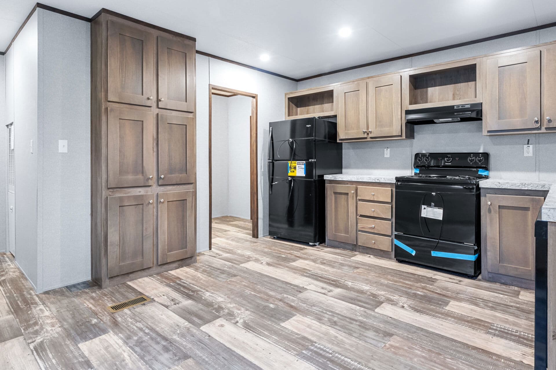 Atlantis 16x76 kitchen home features