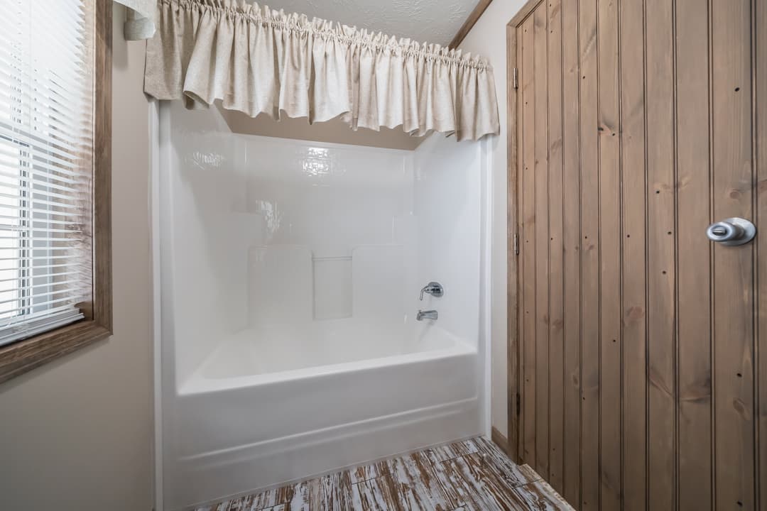 Md-49-32 bathroom home features