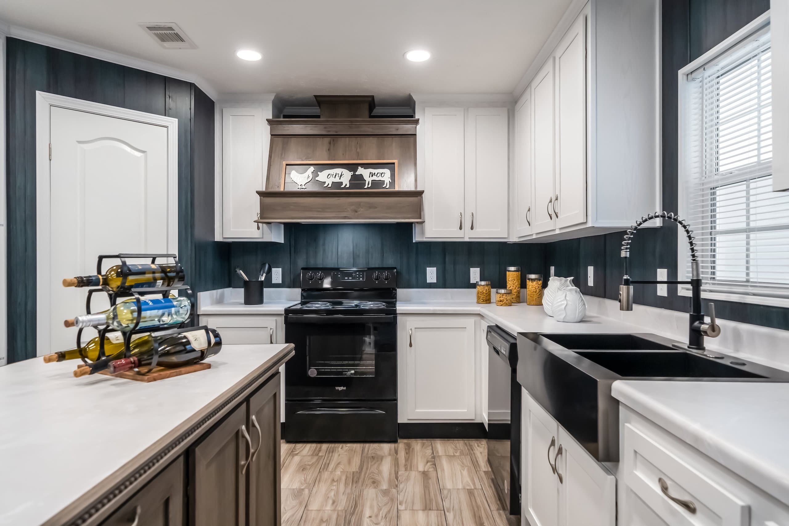 Md-50 kitchen home features