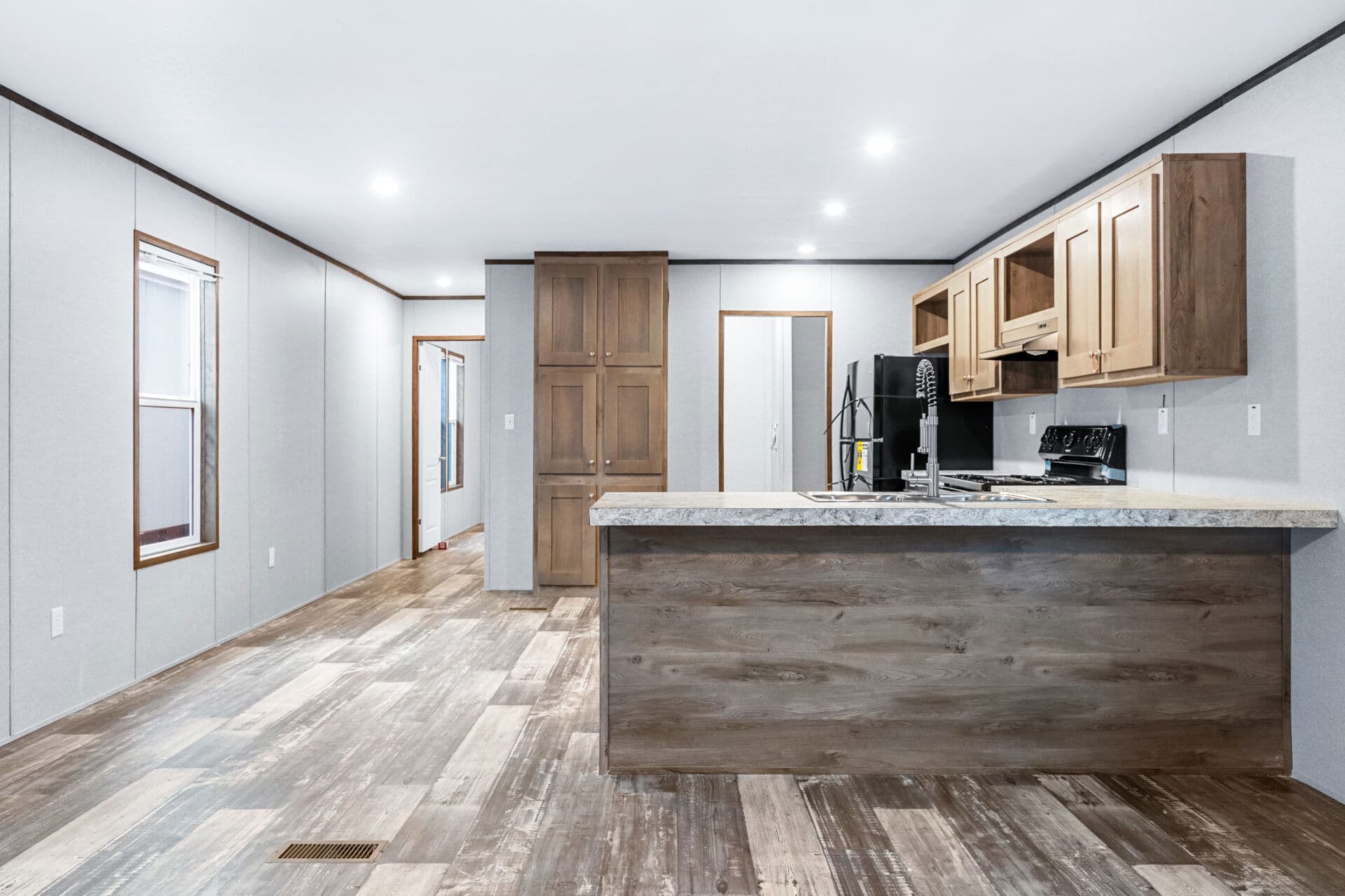 Atlantis 16x76 interior home features