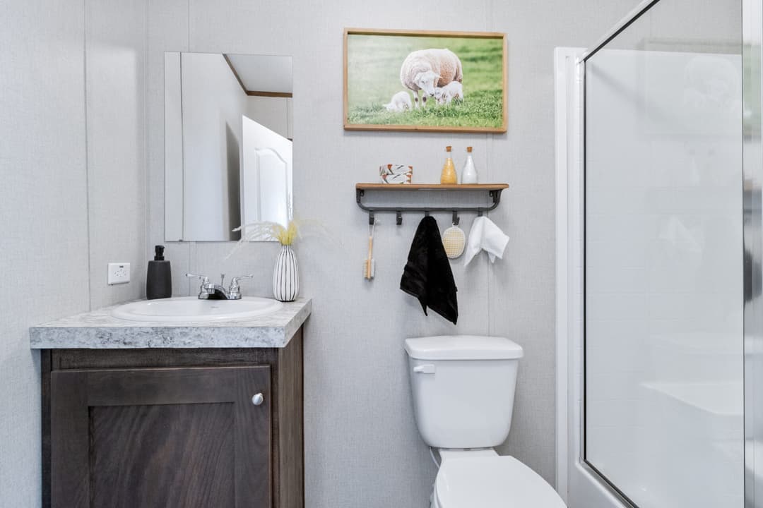 Tropic singlewide bathroom home features
