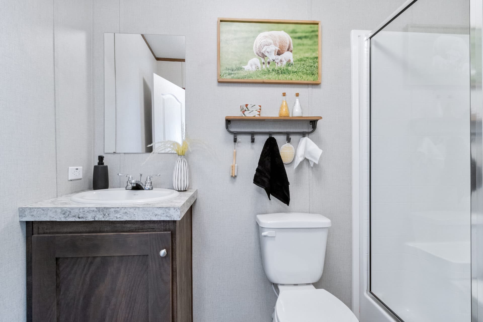 Tropic singlewide bathroom home features