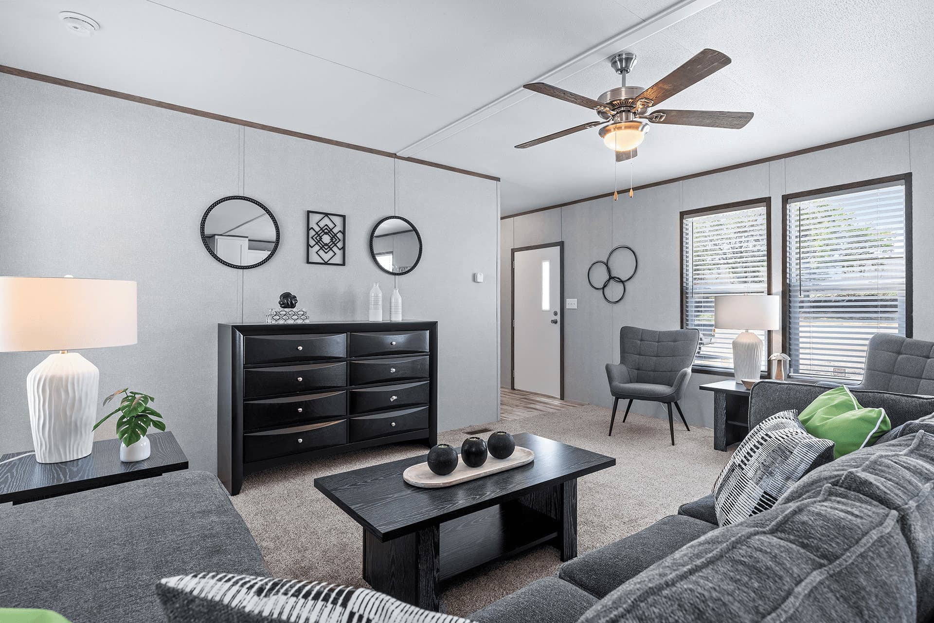 The cuatro 18x76 interior home features