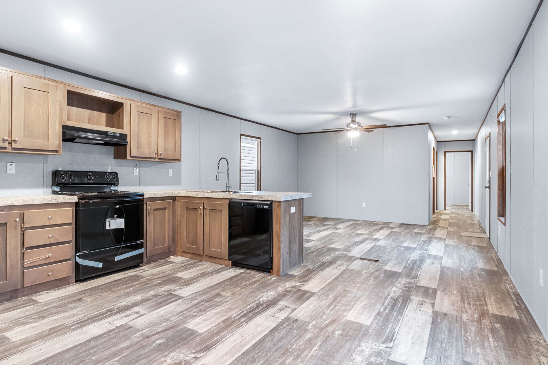 Atlantis 16x76 kitchen home features