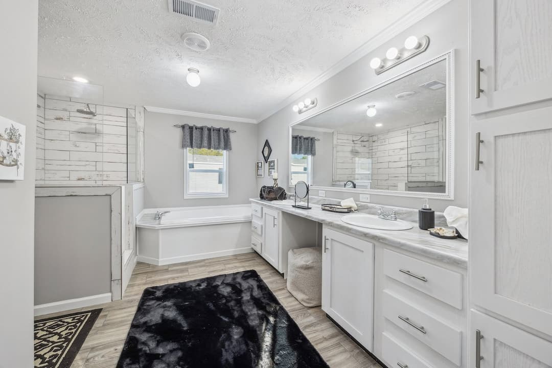 Md-43-32 bathroom home features