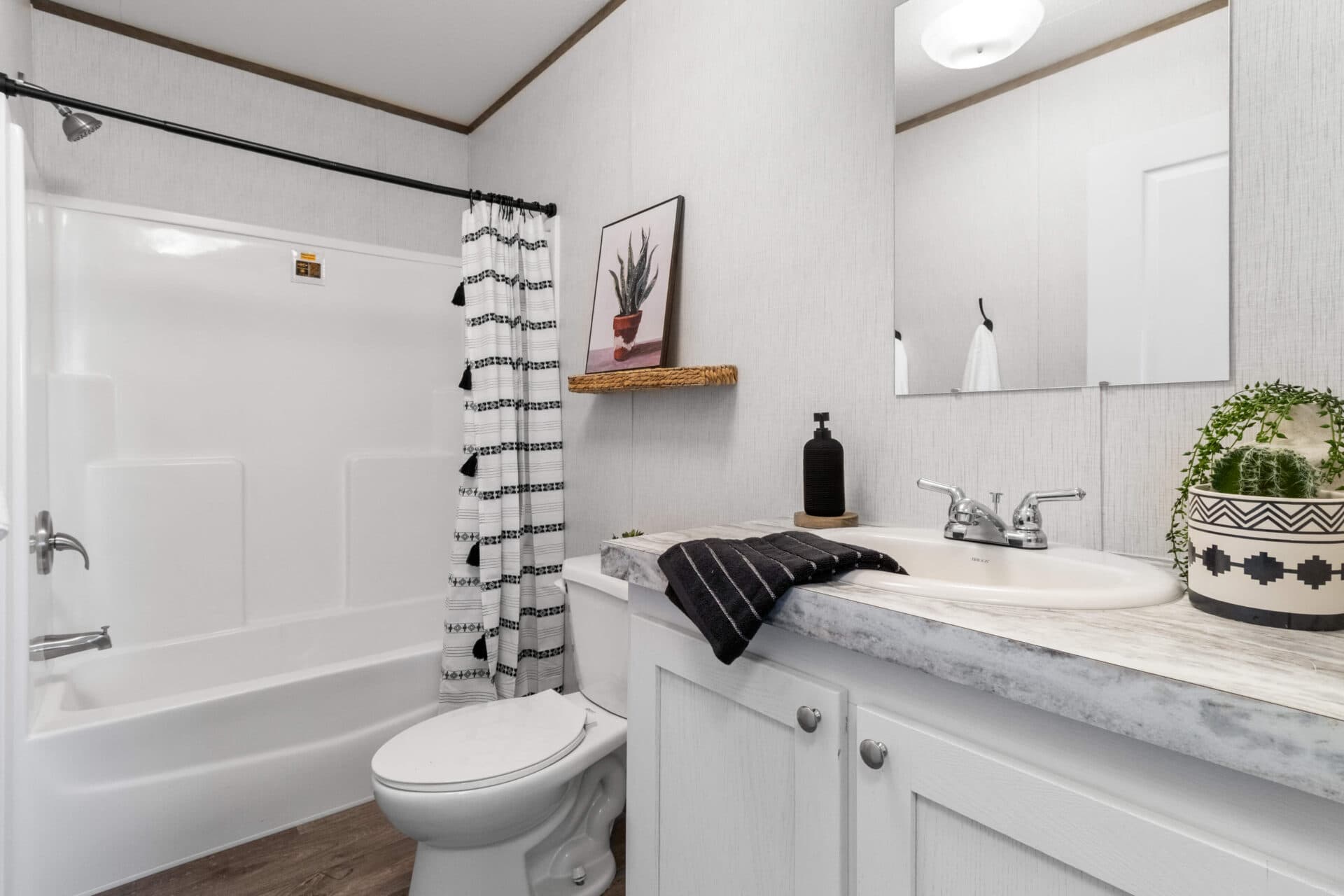 Panama doublewide bathroom home features