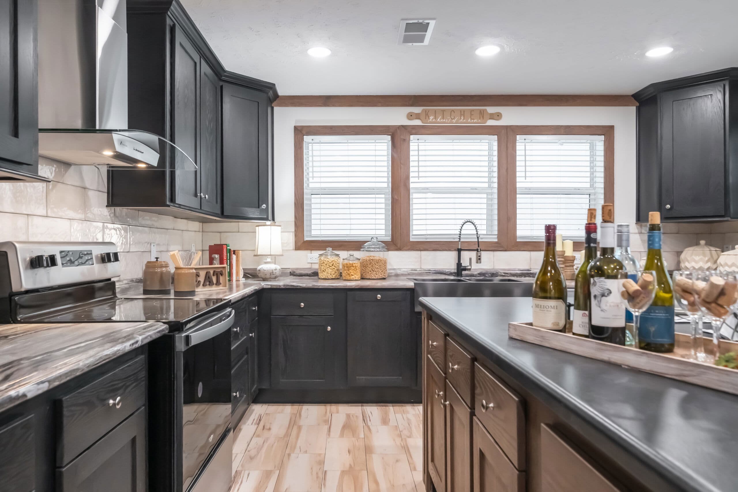 Kb-3249 kitchen home features