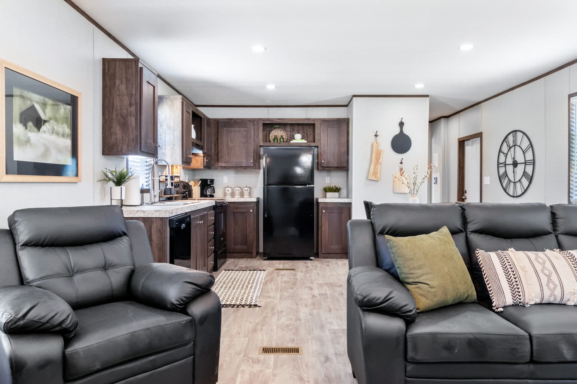 Tropic singlewide interior home features