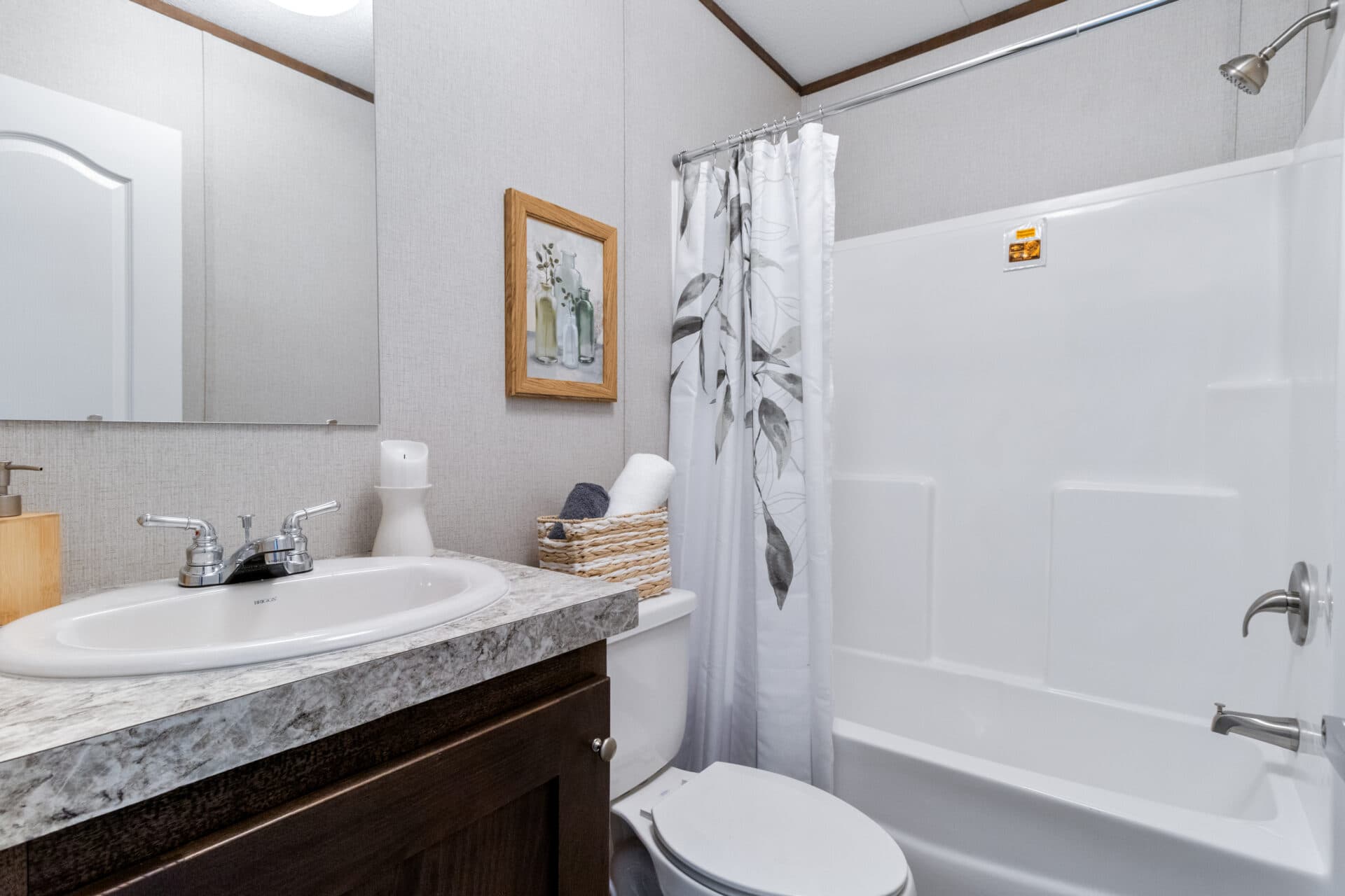 Tropic singlewide bathroom home features