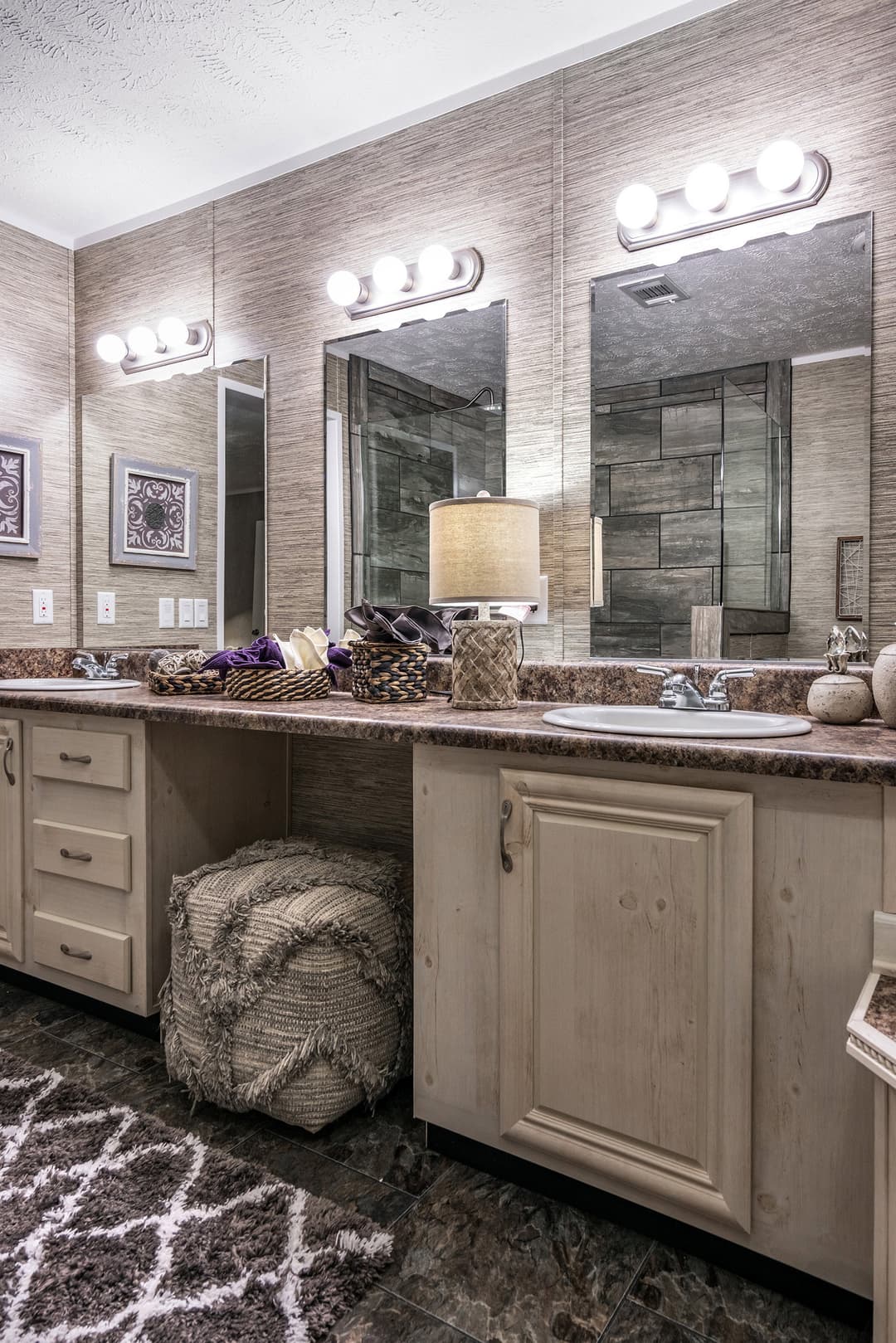 Md-38-32 bathroom home features