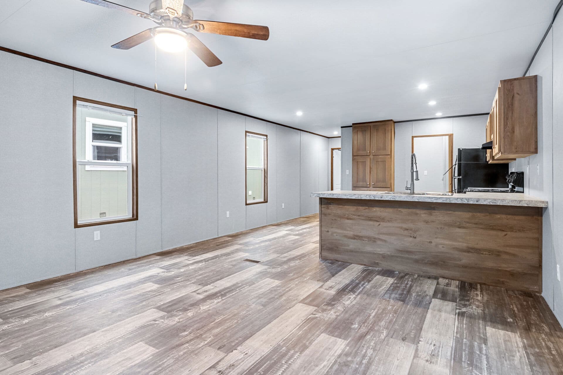 Atlantis 16x76 interior home features