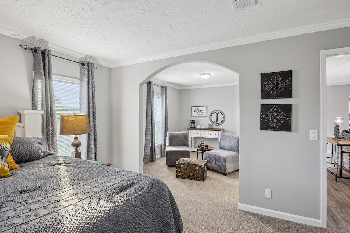 Md-43-32 bedroom home features