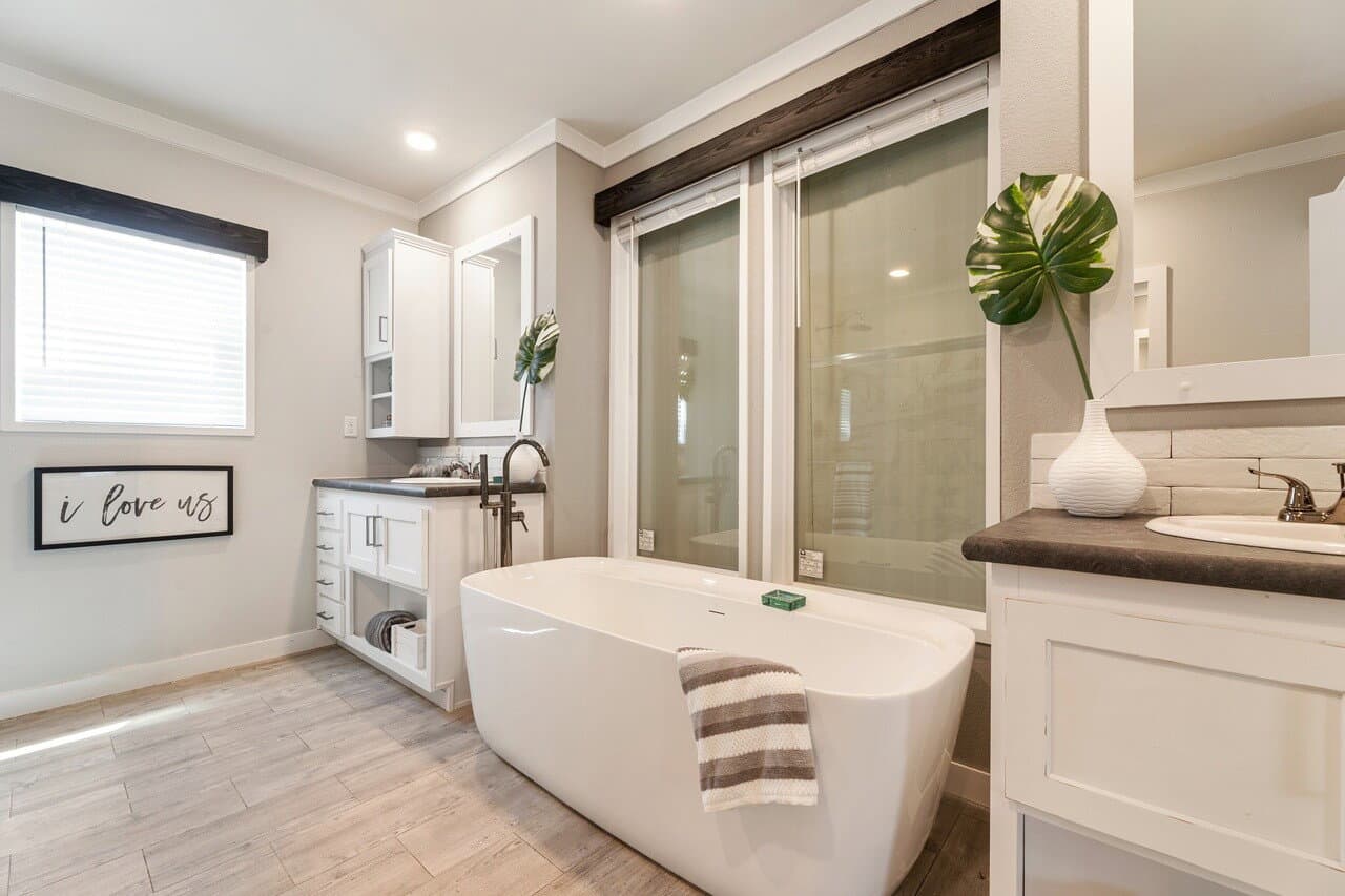 Urban value 32563a bathroom home features