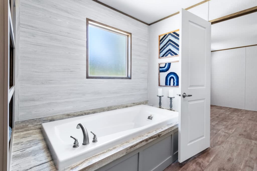 Big papa bathroom home features