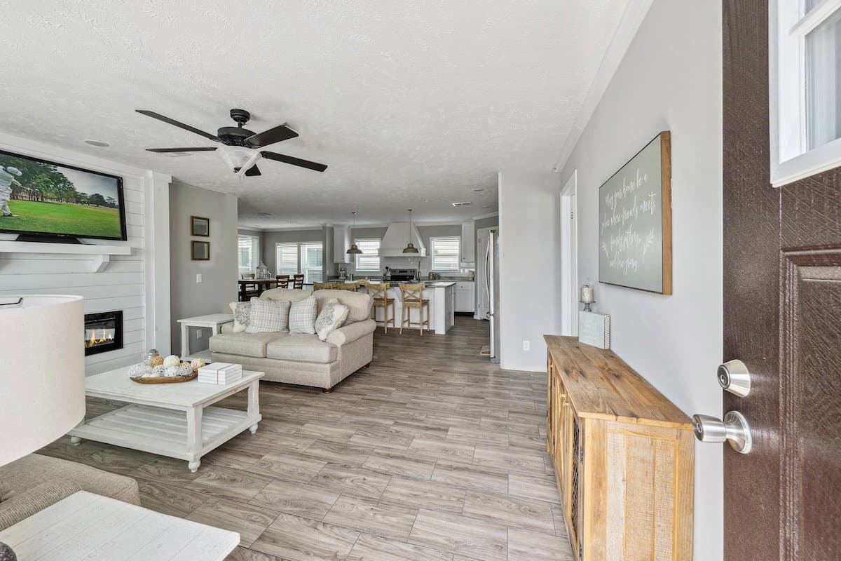 The achilles interior home features