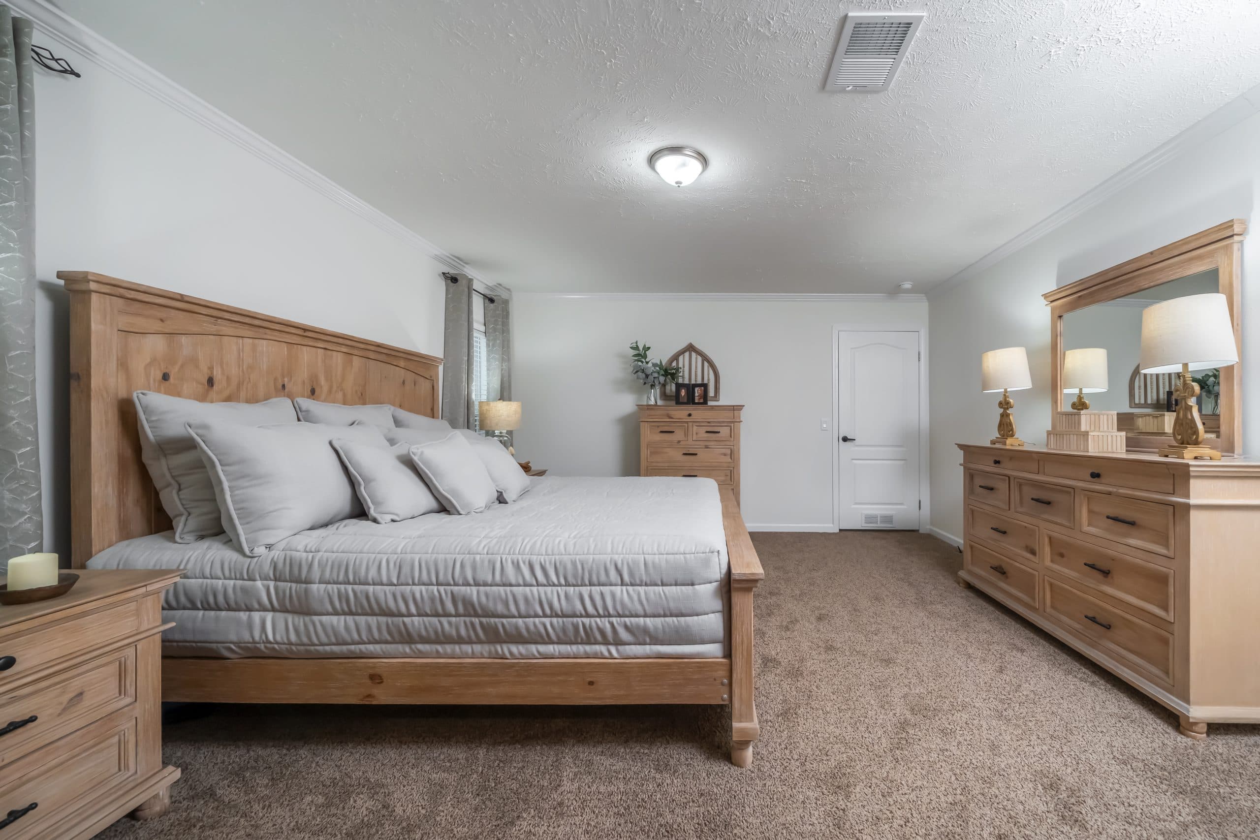 Kb-3250 bedroom home features