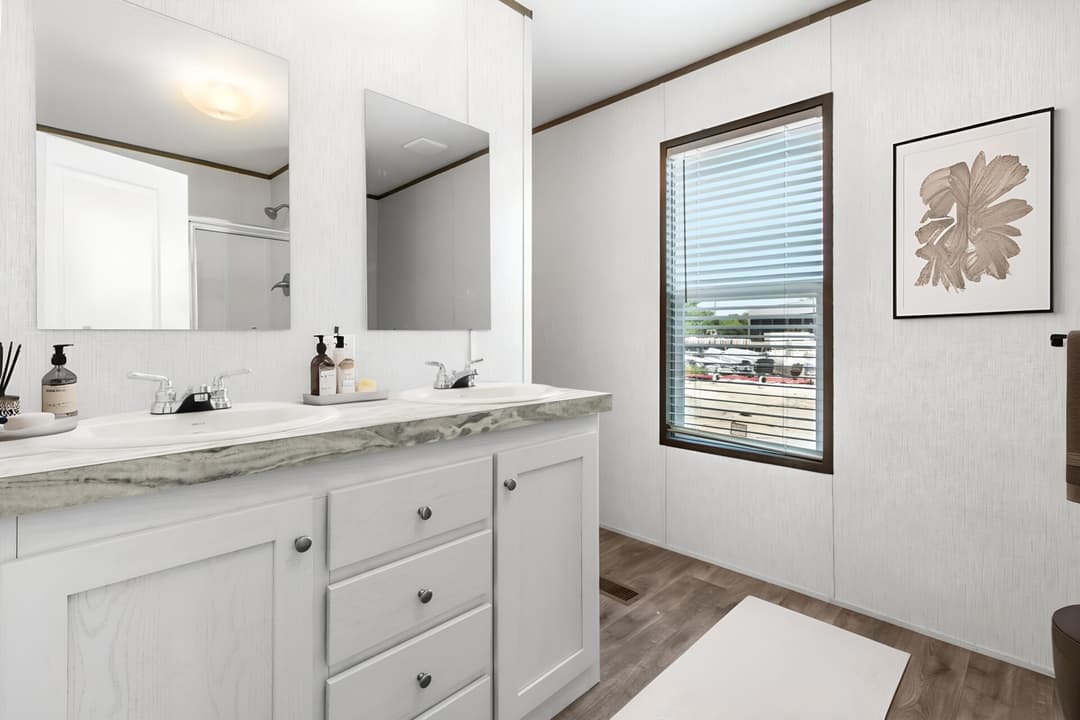 Molly 16x60 bathroom home features