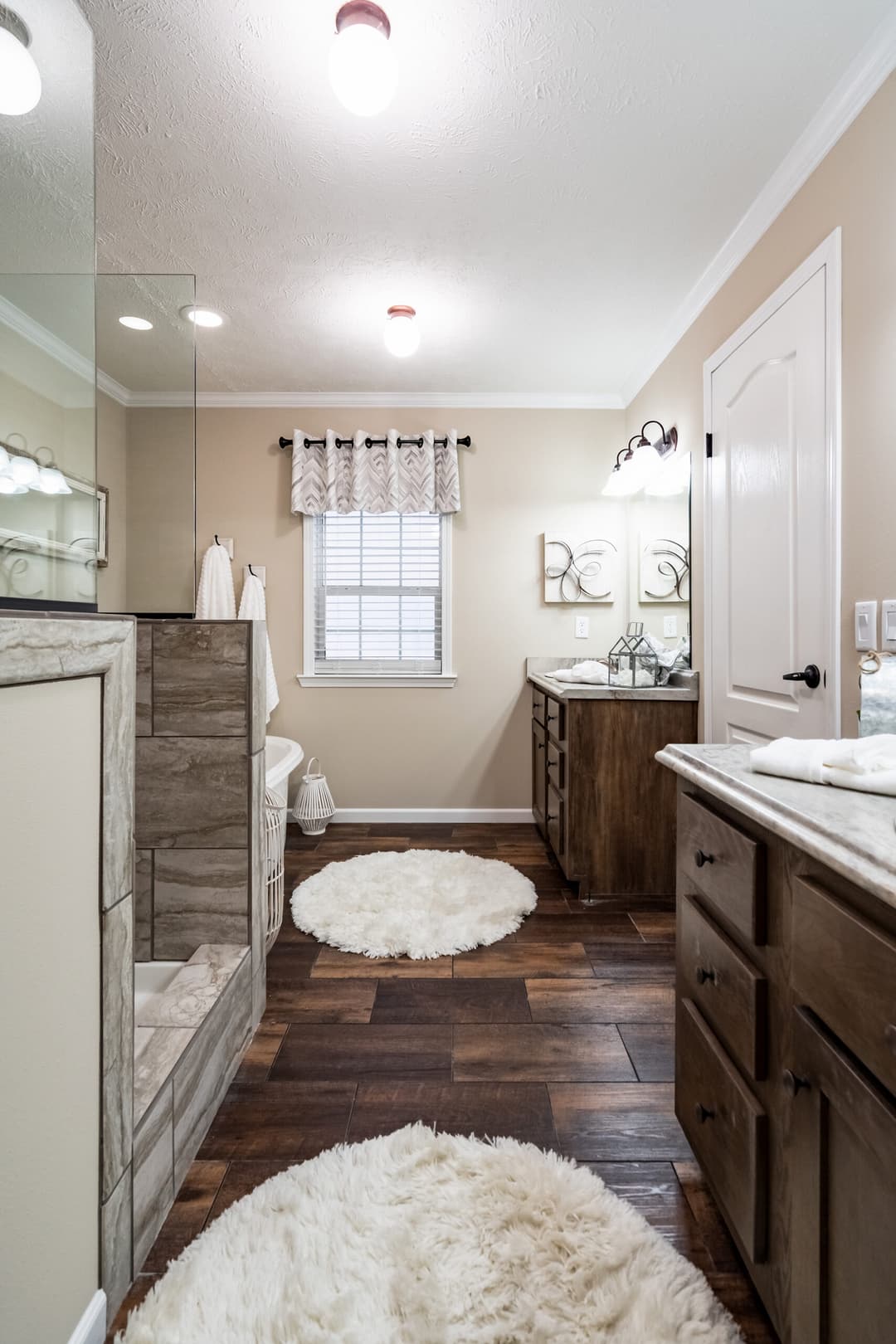 Kb-3245 bathroom home features