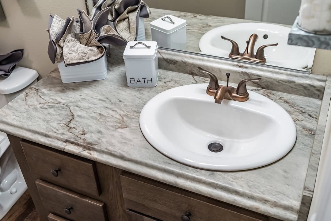 Kb-3245 bathroom home features