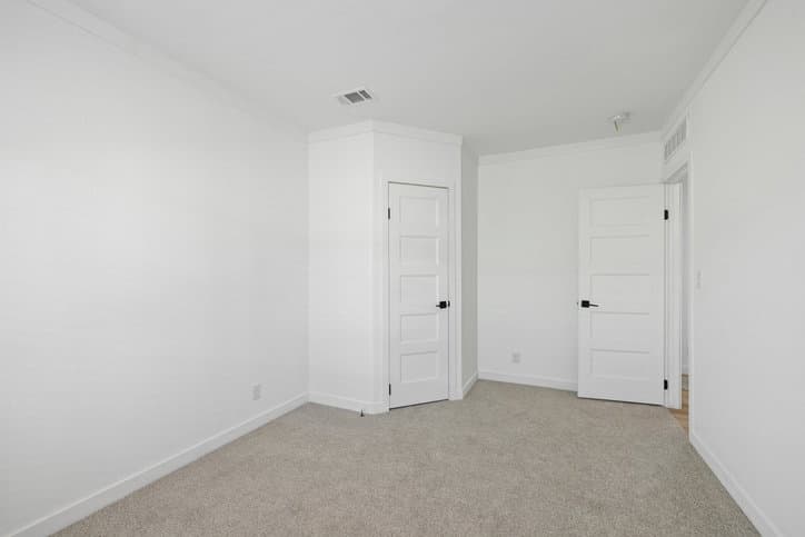Luxe haven 32724a bedroom home features