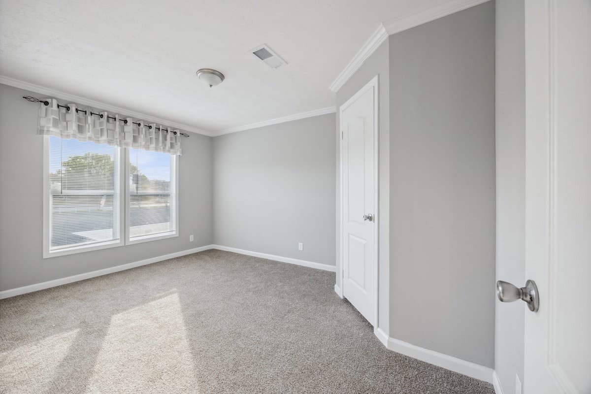 Md-43-32 bedroom home features