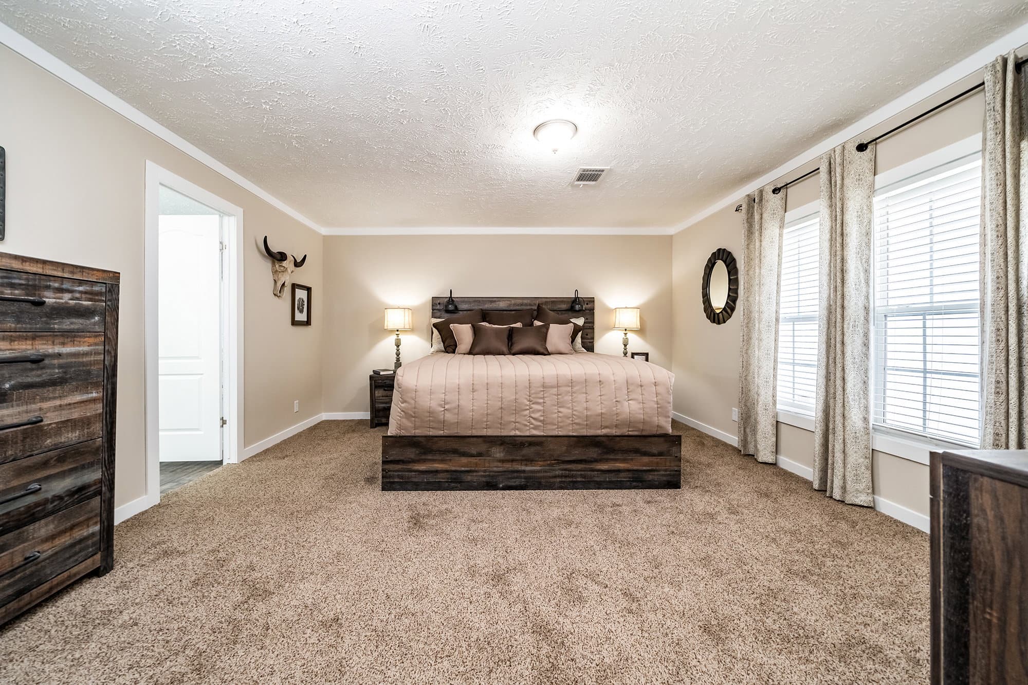 Md-42-32 bedroom home features